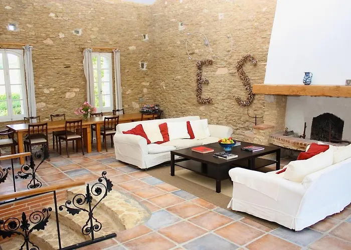 La Bomba Is A Stunning Farmhouse In Glorious Countryside With Private Pool *