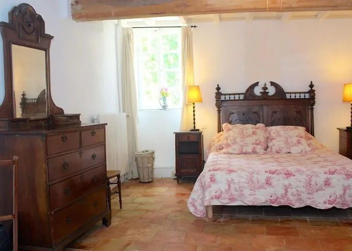 La Bomba Is A Stunning Farmhouse In Glorious Countryside With Private Pool